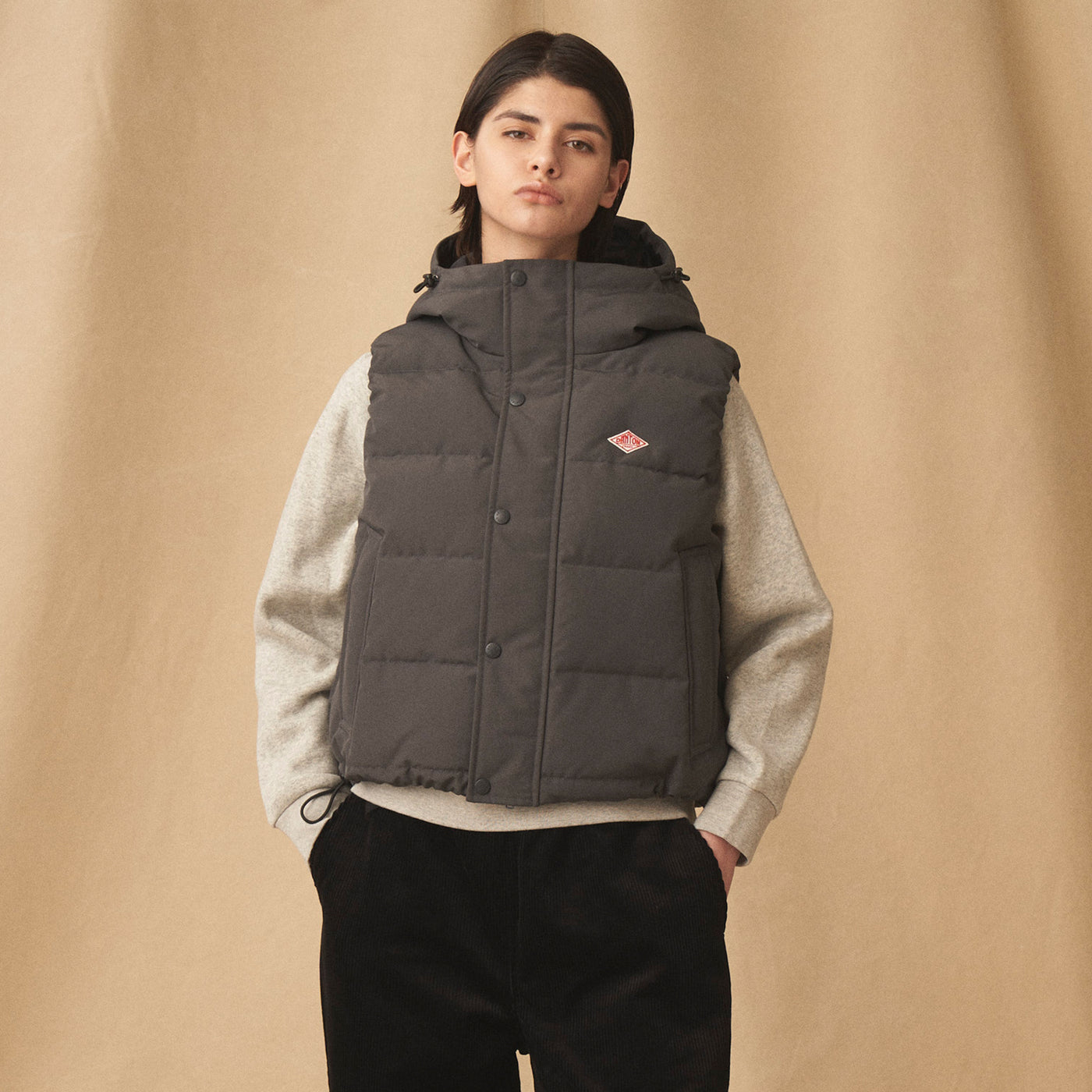 WOMEN'S HOODED DOWN VEST