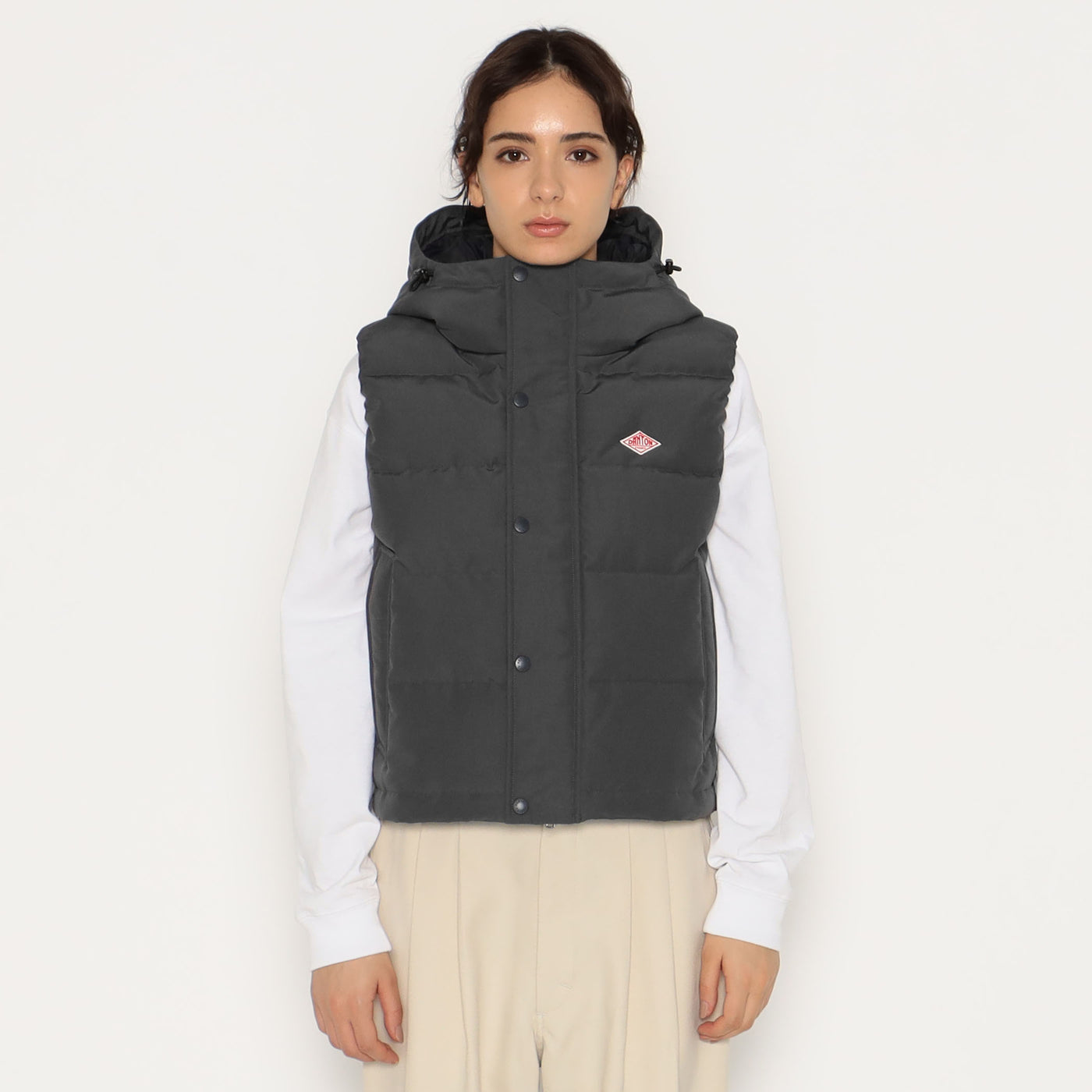 WOMEN'S HOODED DOWN VEST