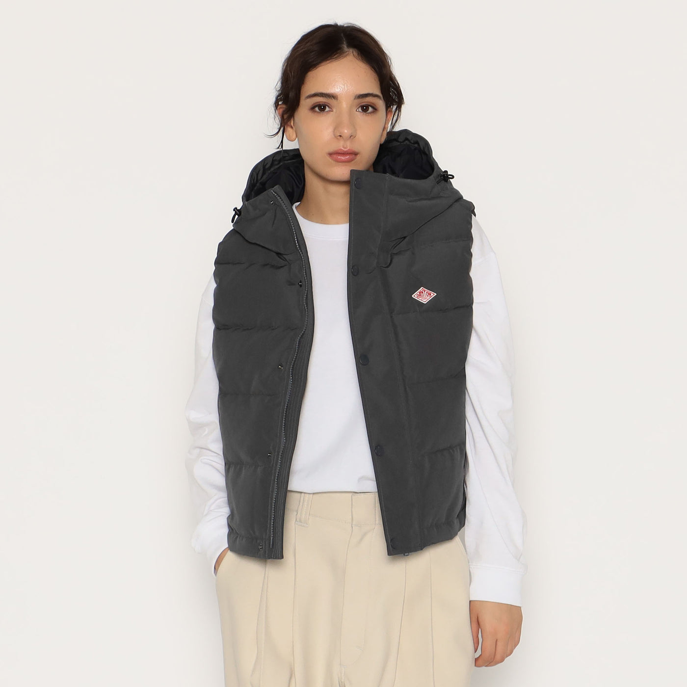 WOMEN'S HOODED DOWN VEST