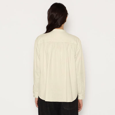 WOMEN'S BACK GATHERED BAND COLLAR SHIRT