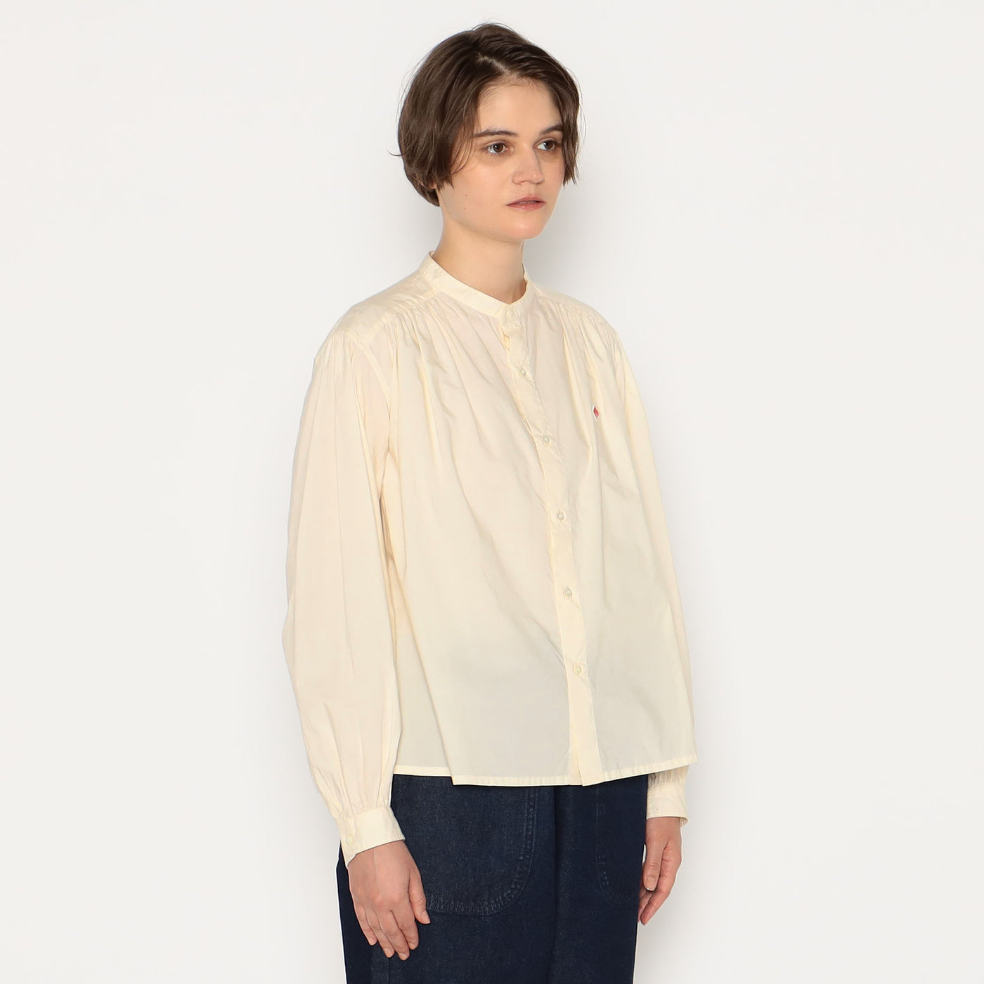 WOMEN'S GATHERED BAND COLLAR SHIRT