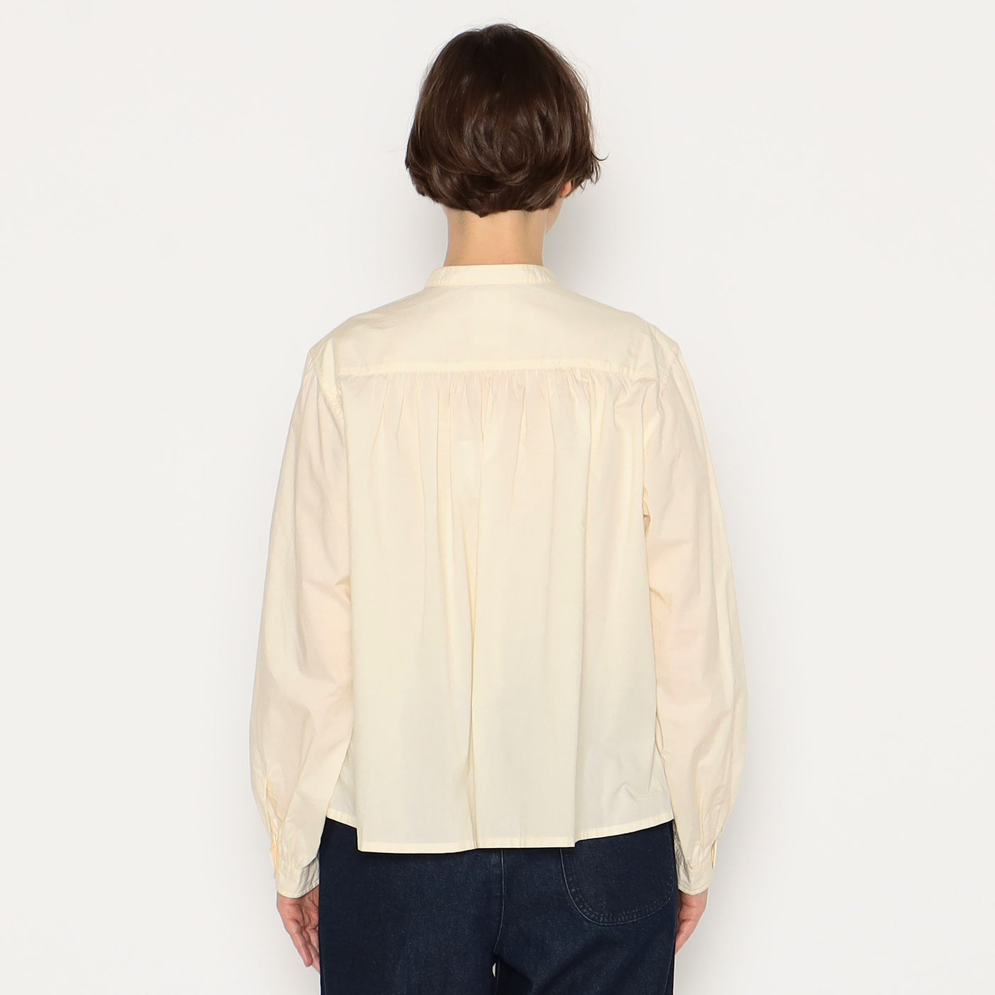 WOMEN'S GATHERED BAND COLLAR SHIRT