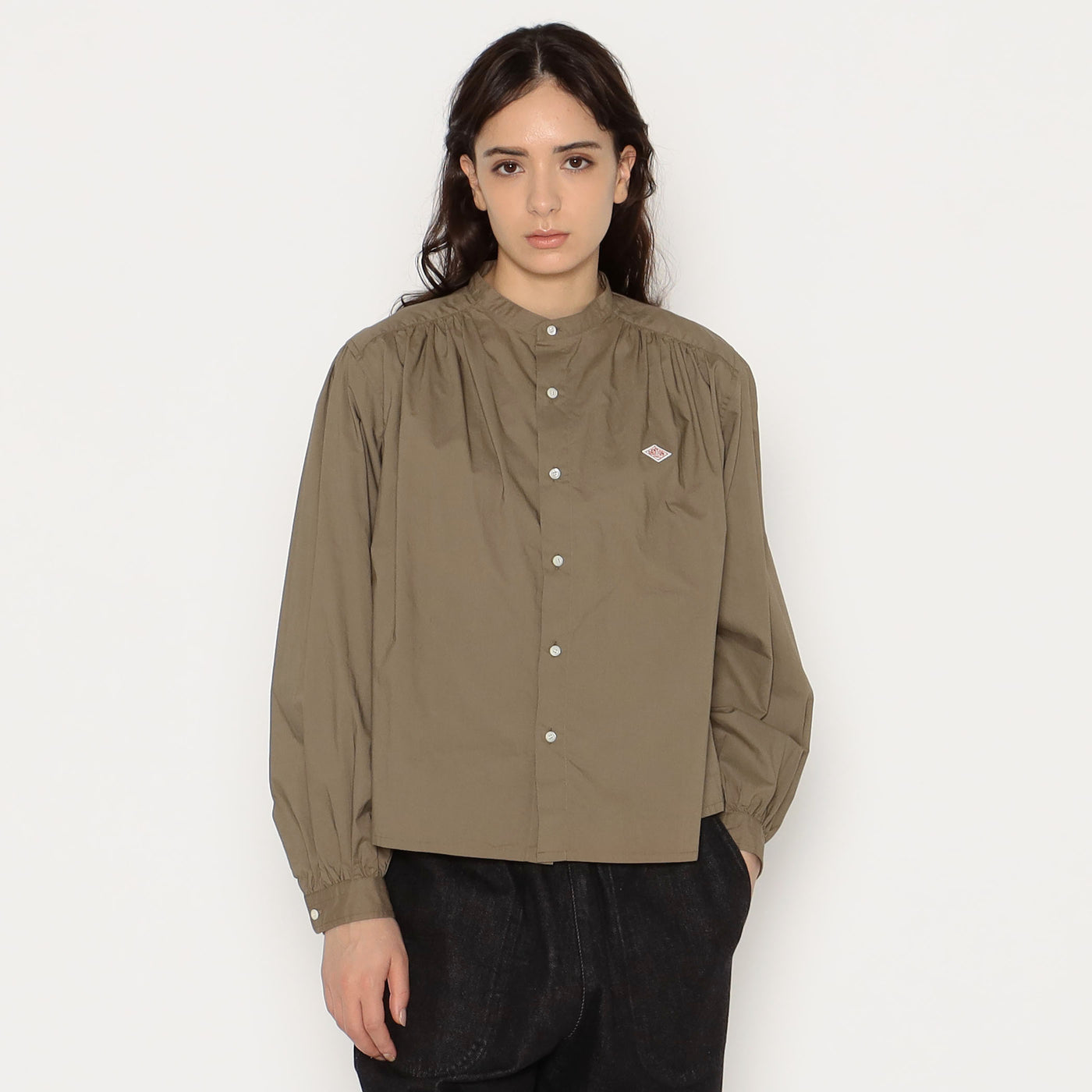 WOMEN'S GATHERED BAND COLLAR SHIRT