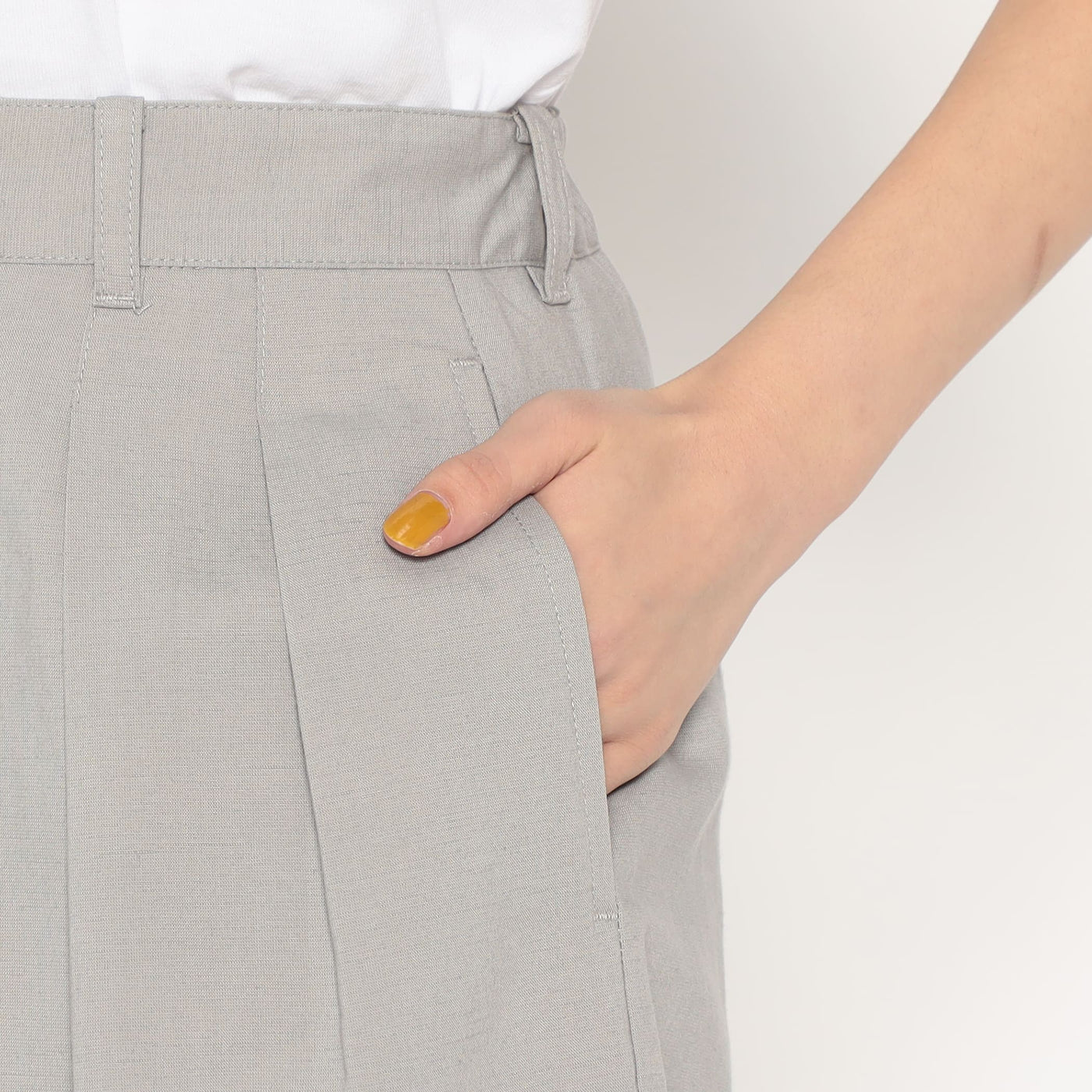 WOMEN'S LINEN-BLEND DOUBLE PLEATED SHORTS