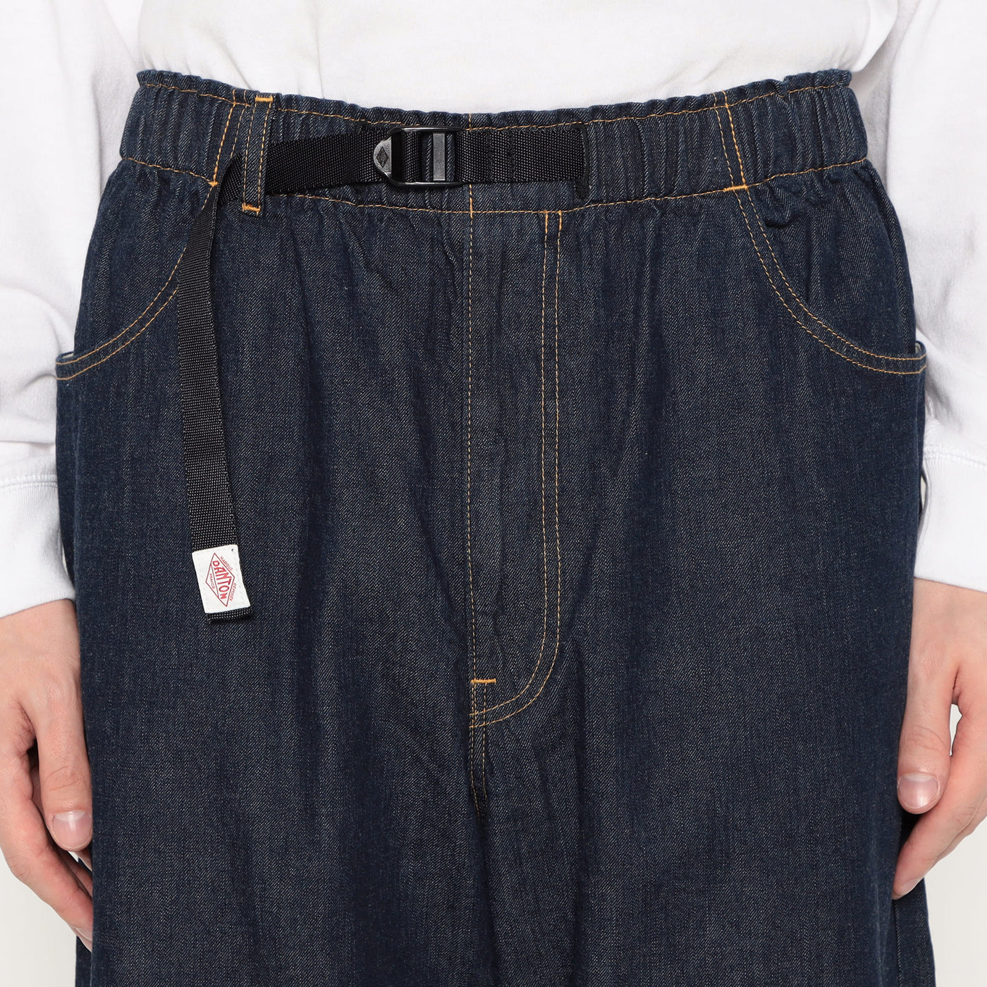 MEN'S COLOR DENIM BELTED EASY PANTS