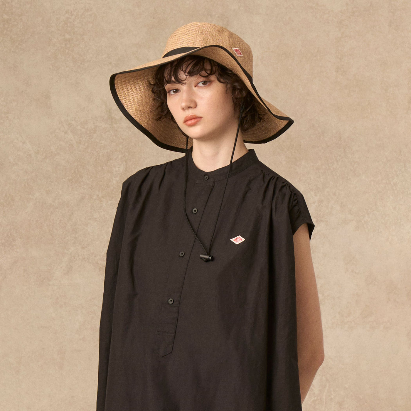 RAFFIA-LIKE POLYESTER BUCKET HAT